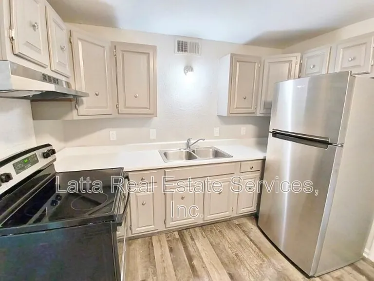 301 W 31st St #102-B — Photo 4