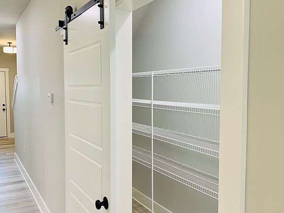 5th image of 552 Yulan Cir