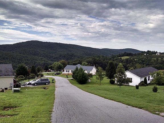 3rd image of 155 Mountain Shadow Ln