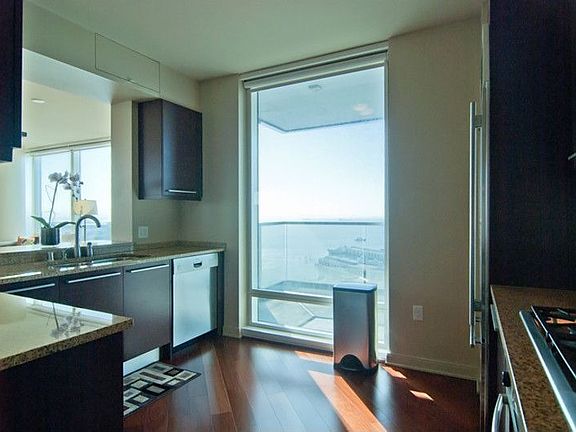 5th image of 425 1st St Unit 2002