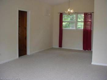 3rd image of 10 Lynn Dr