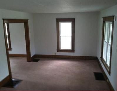 5th image of 422 Marian Ave