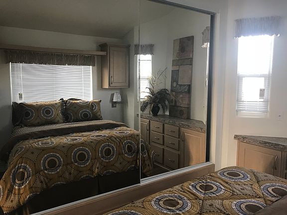 BDRM W/MIRRORED SLIDING CLST