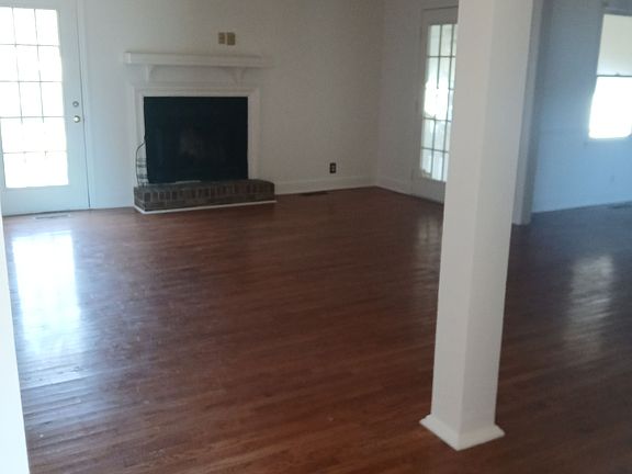 3rd image of 1016 Blythe Ct W