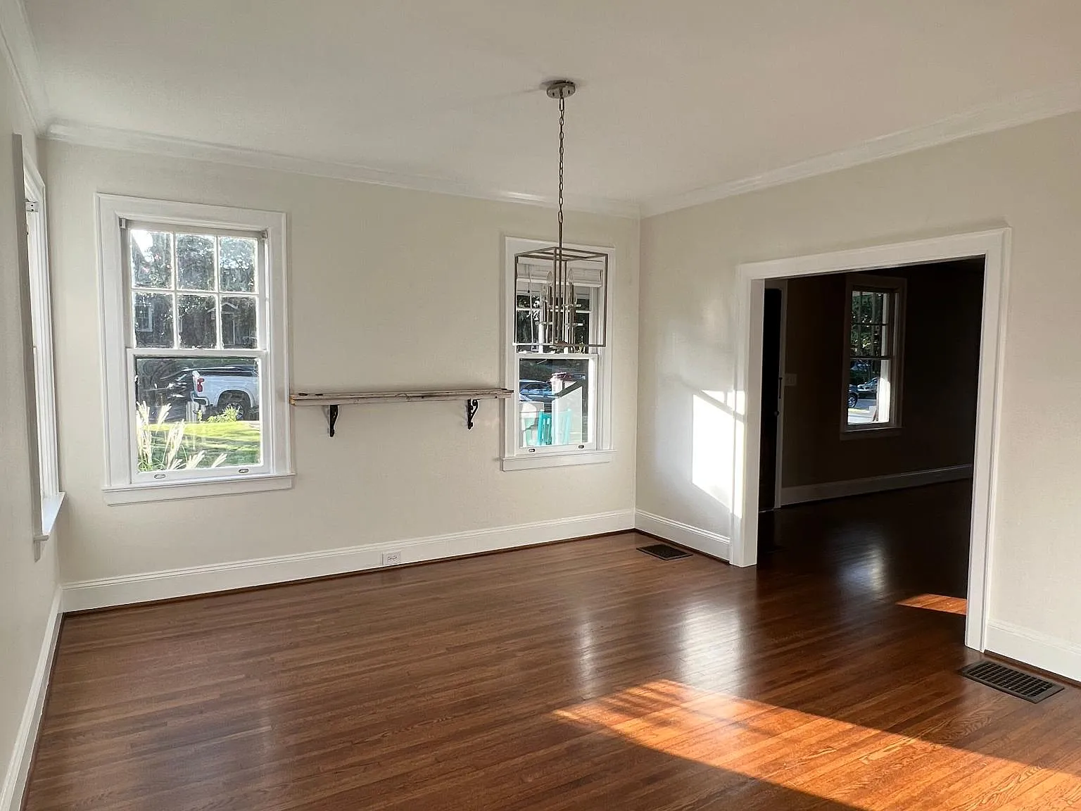 3 bed, 1900 sqft, $3,100 — Photo 2