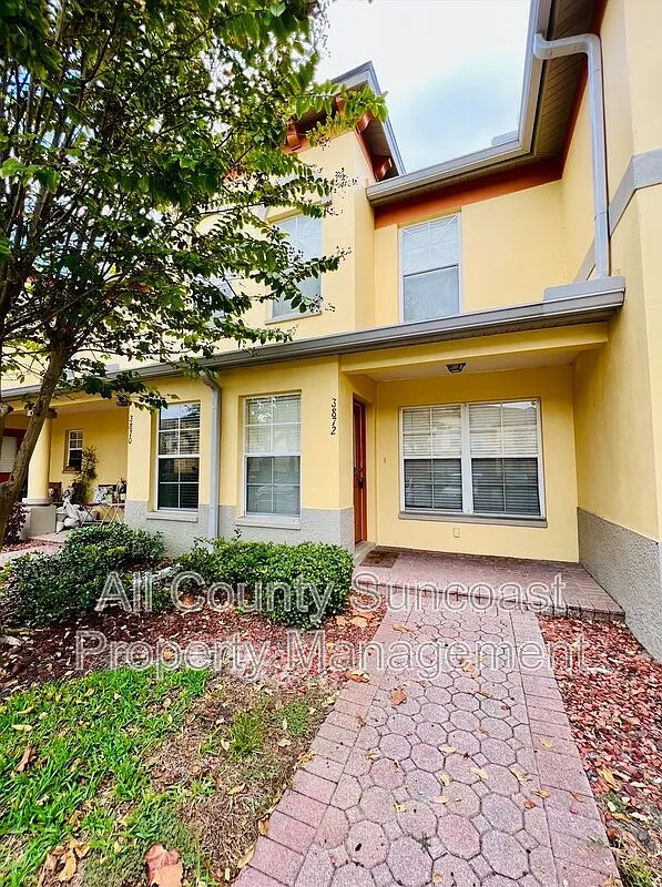 2 bed, 2.5 bath, $2,000 — Photo 1