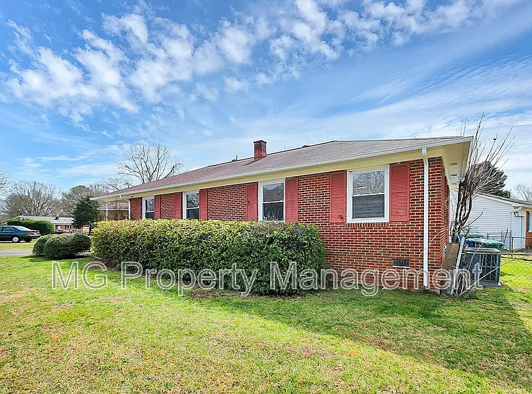 243 Eden Cir — Photo 28