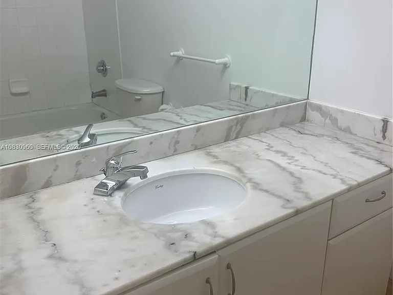 1200 Brickell Bay Dr #19 — Photo 6