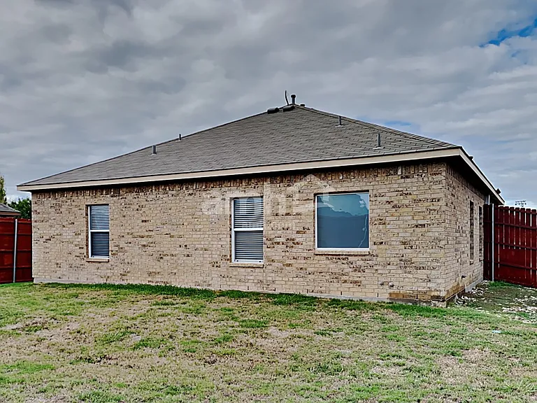 73 N Highland Dr — Photo 21