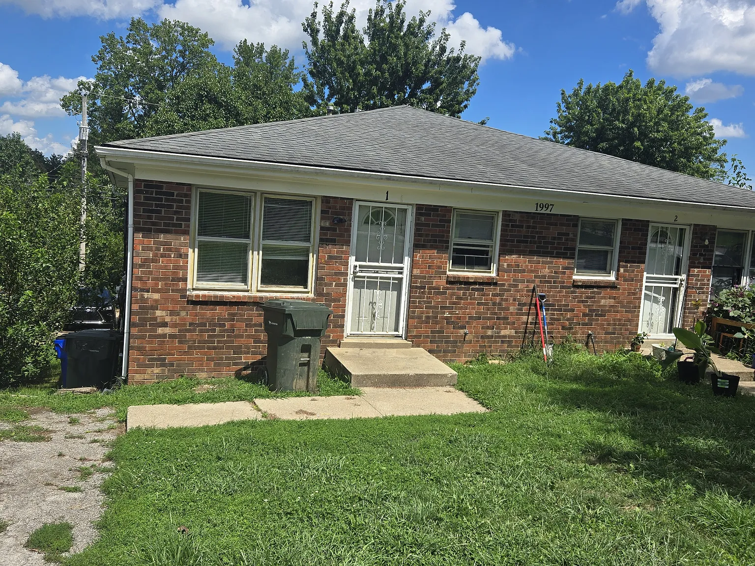 2 bed, 880 sqft, $1,200 — Photo 1