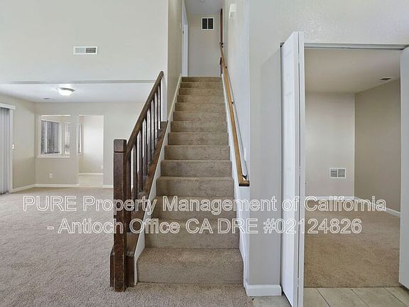4th image of 2287 Oak Hills Dr