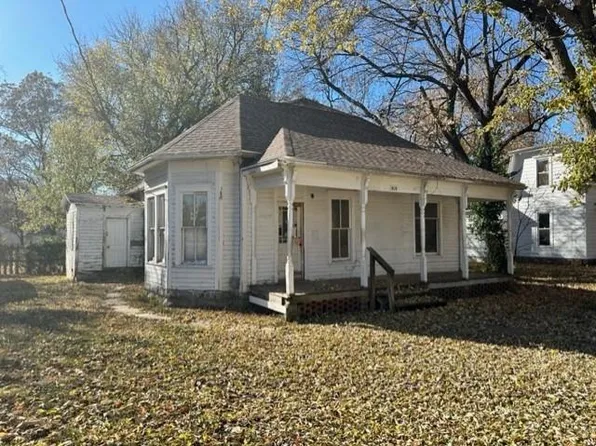 419 W Arch St, Nevada, MO 64772