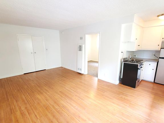 4th image of 11854 Gorham Ave #A101