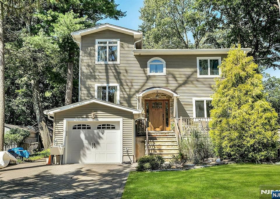 1st image of 237 Cedar Lane Riv