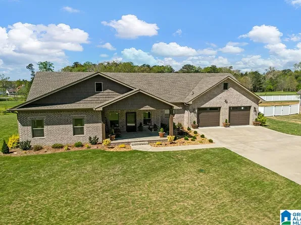 136 Hiawatha Pl, Rainbow City, AL 35906