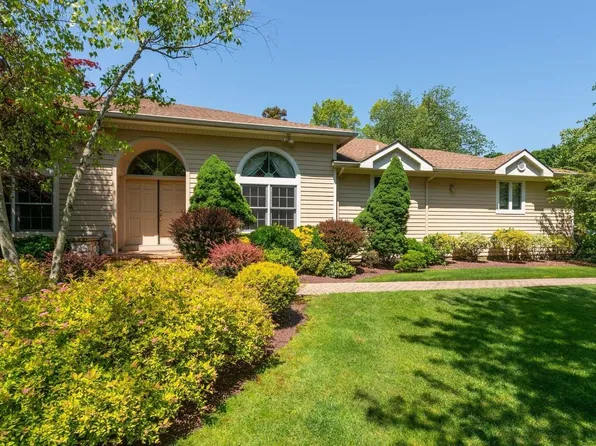 311 Baltustrol Circle #311, Roslyn, NY 11576
