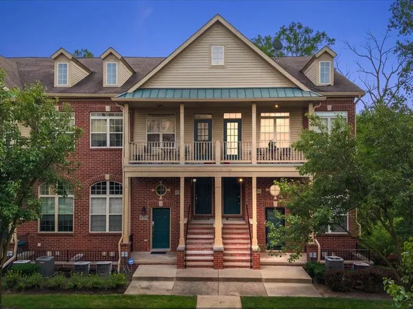 456 Boardwalk Dr, Walled Lake, MI 48390