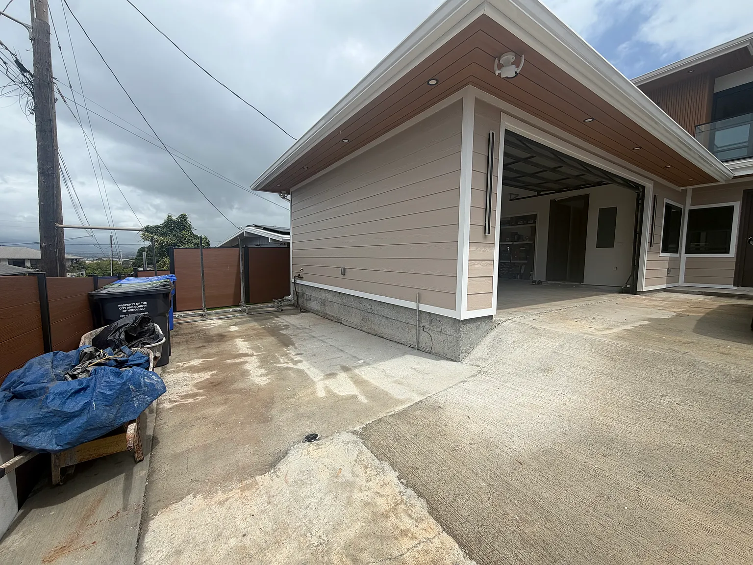 3 bed, 2.5 bath, 1900 sqft, $5,800 — Photo 2