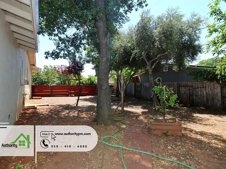 1848 Shady Ln — Photo 26