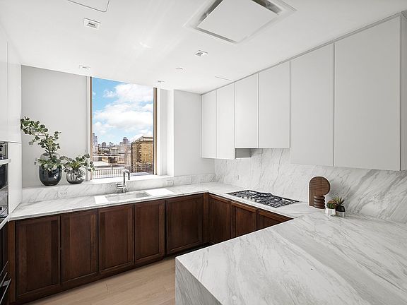 5th image of 212 W 93rd St Unit Phb