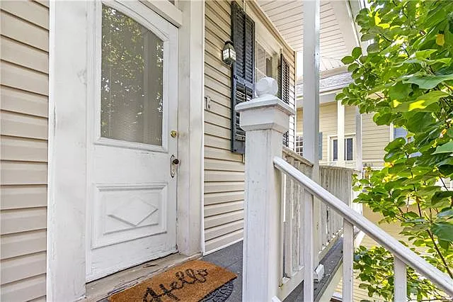 1 bed, 1.0 bath, 933 sqft, $1,600 — Photo 3