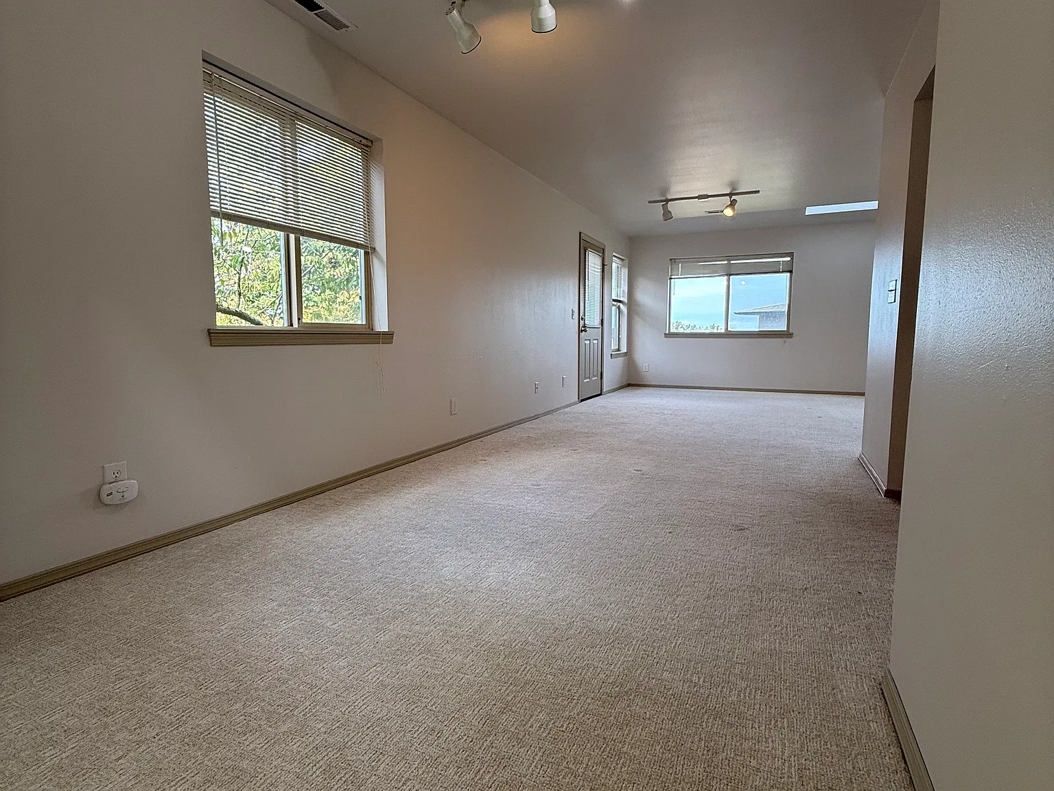 3 bed, 1000 sqft, $2,275 — Photo 3