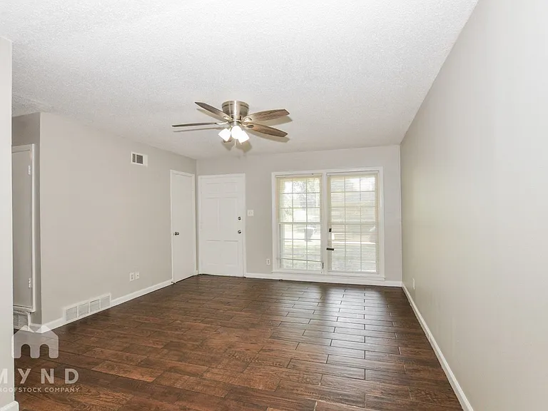 2154 Ashland Dr — Photo 7