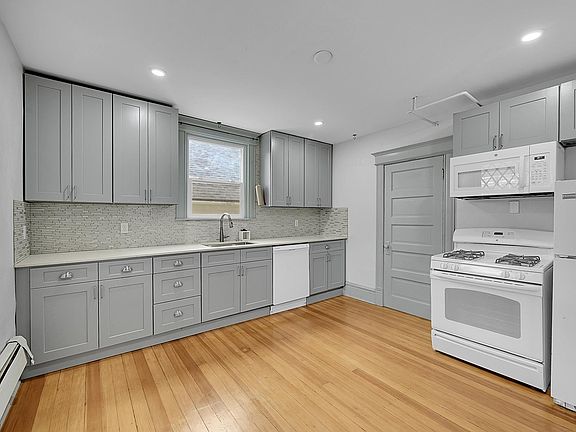 2nd image of 817 E Kiowa St #1