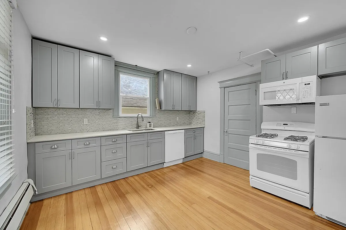 Building Photo - 817 E Kiowa St #1