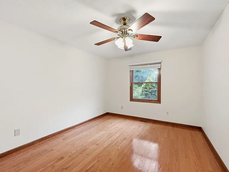 7666 Windwood Dr — Photo 27