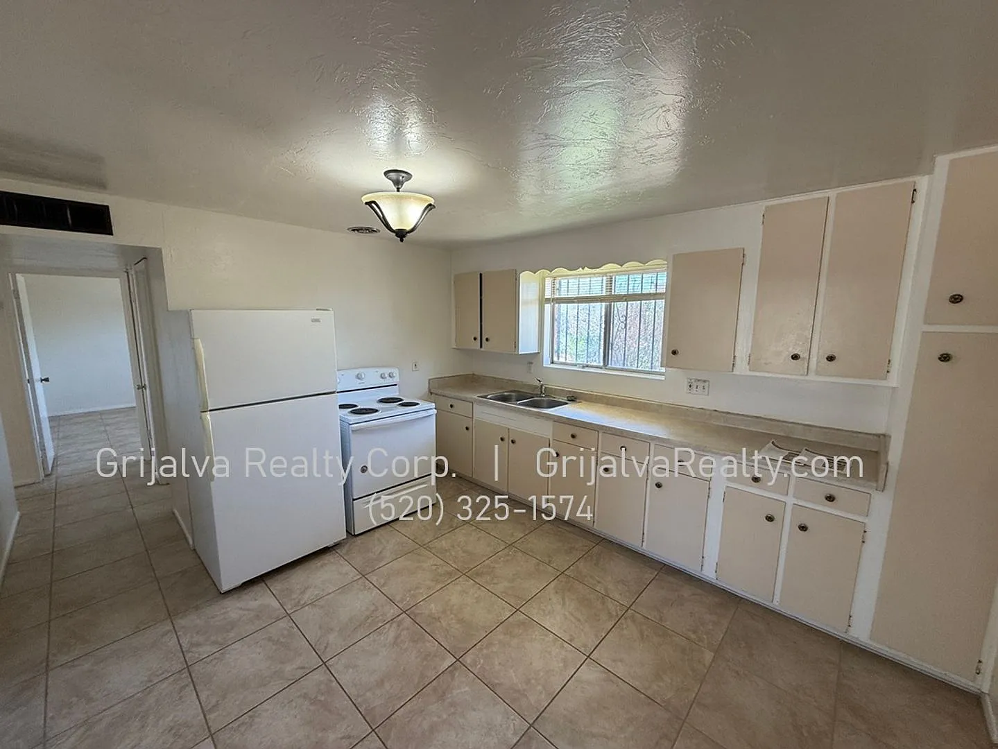 Large 2 Bedroom House for Rent on Eastside (22nd/Swan) — Photo 3