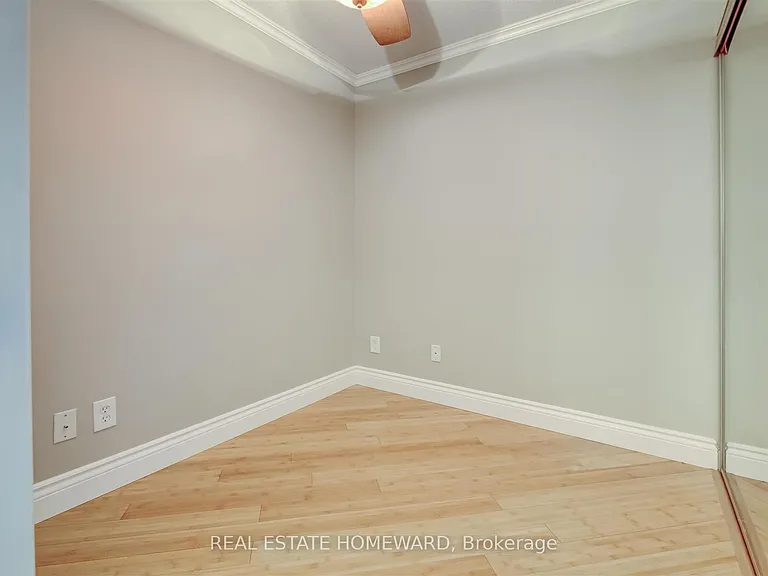 1733 Queen St E #513 — Photo 10
