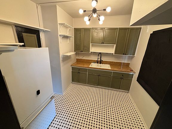 5th image of 5301 W 8th St APT 6