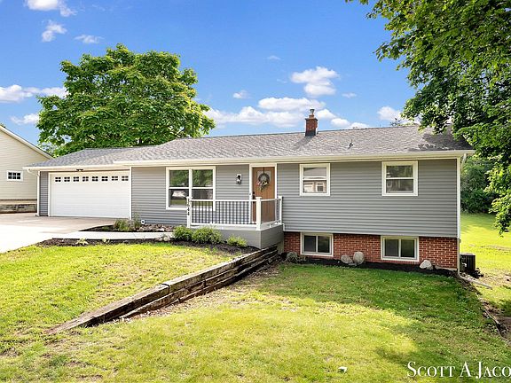 4th image of 3644 Ivy Dr NE