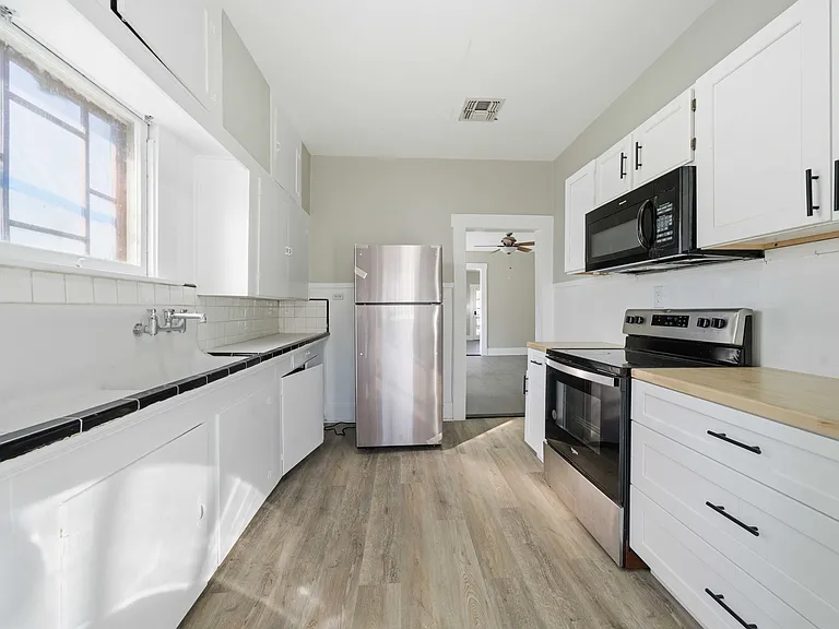 122 Biering St #2 — Photo 6