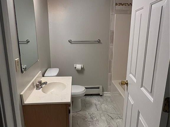 4th image of 62 Whiton St Unit 2