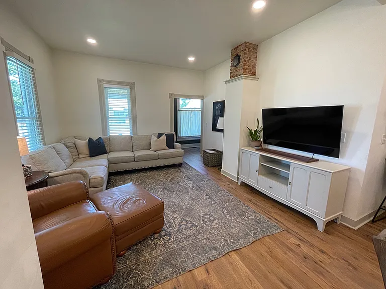 110 E Russell Ave — Photo 4
