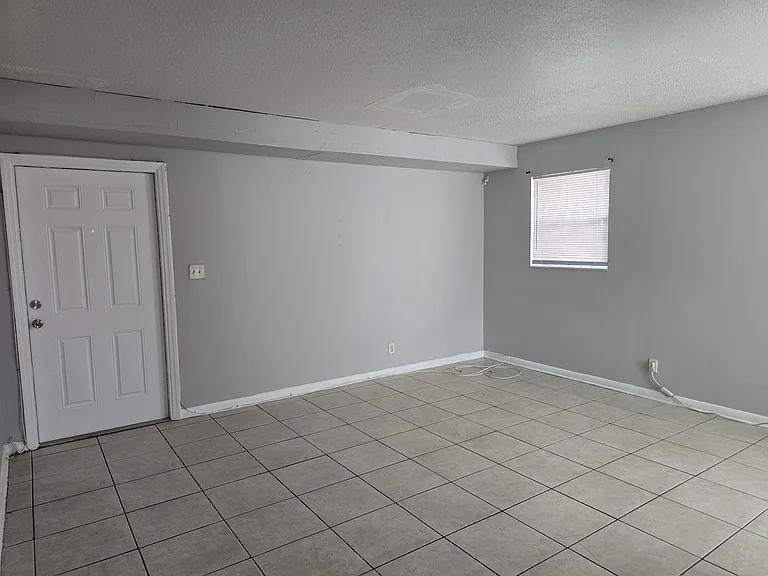 1518 W 20th St #1 — Photo 3