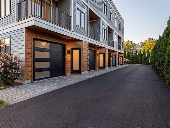 2nd image of 15 Tanglewood Rd #B