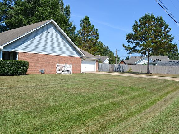 Driveway/Garage