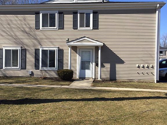 2nd image of 1542 Quaker Ln Unit D