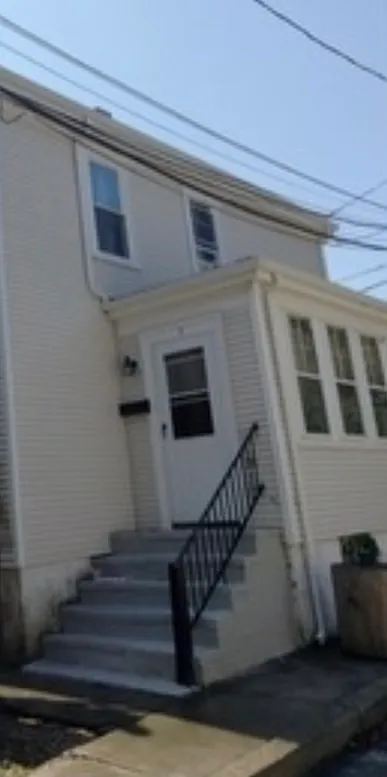 3 bed, 1140 sqft, $2,700 — Photo 1
