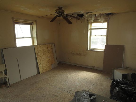 4th image of 2404 Vermont St #2406