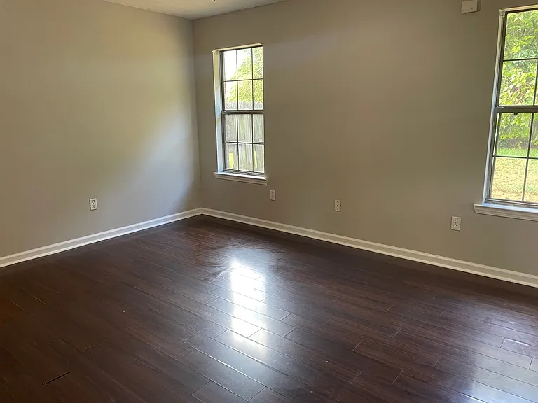 1425 Joyner Dr — Photo 6