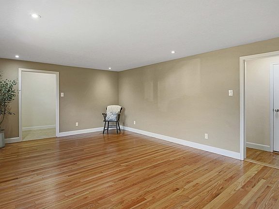 5th image of 437 Salisbury St