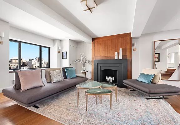 2nd image of 135 W 70th St Ph D