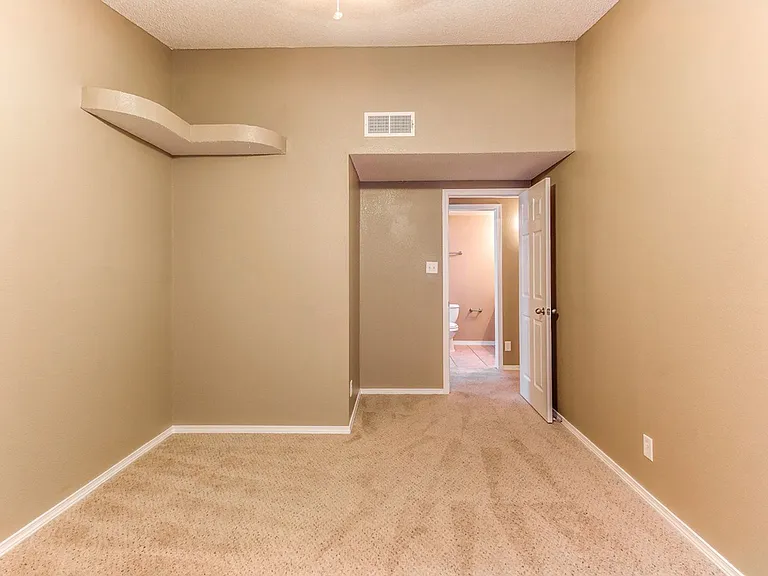 3289 Emerald Point Dr — Photo 18