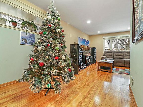 5th image of 5001 Greenleaf St