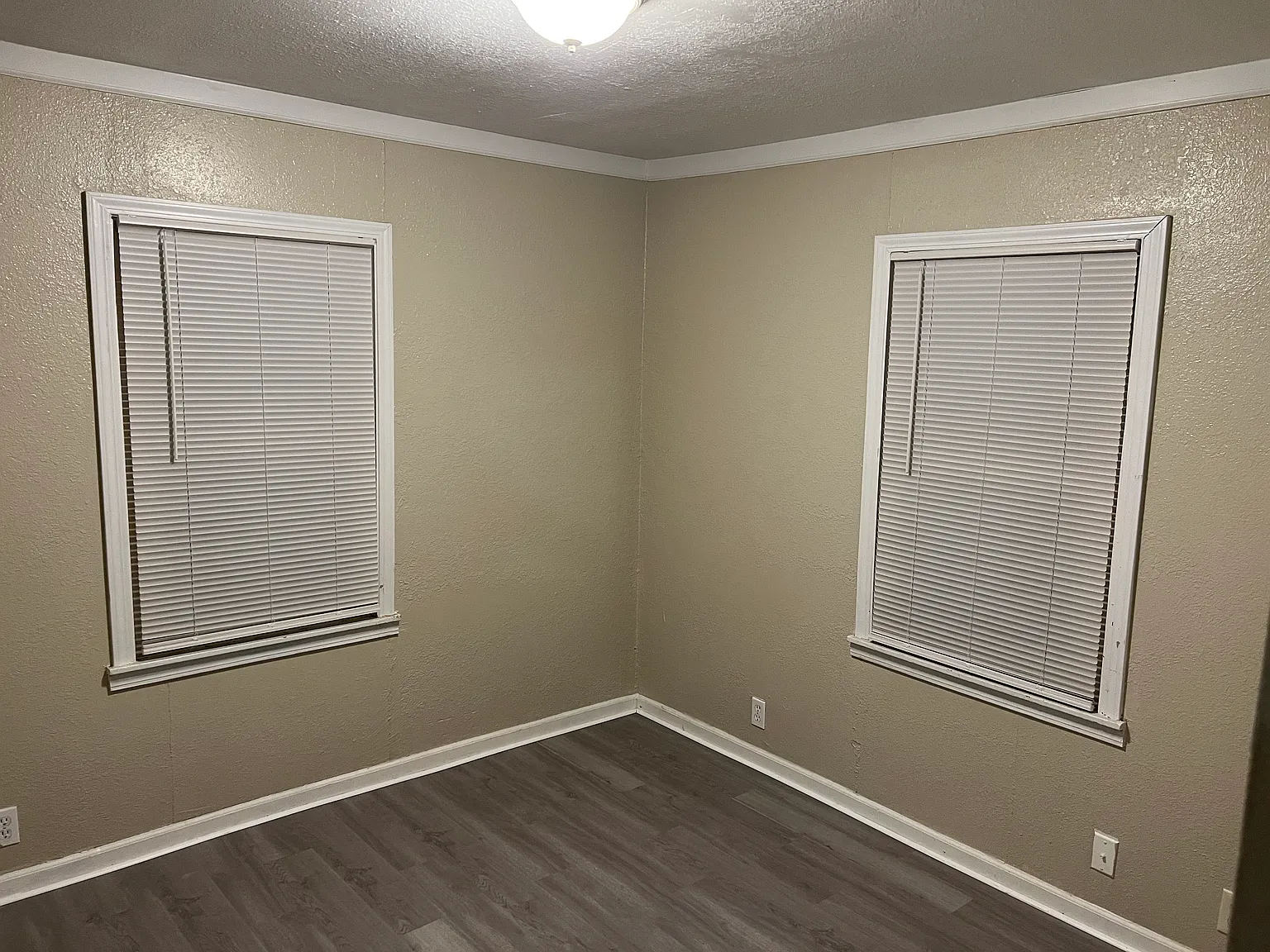 409 W Lincoln Ave — Photo 4