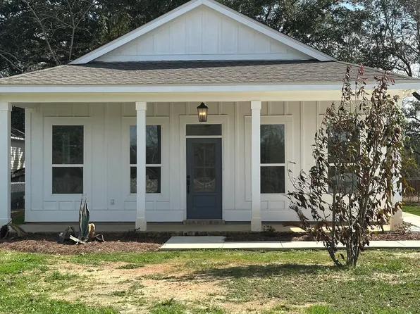 821 Central Ave, Bay Saint Louis, MS 39520